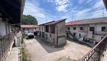 Casa semi indipendente in Vendita a CARDANO AL CAMPO,