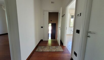 Casa semi indipendente in Vendita a CARDANO AL CAMPO,