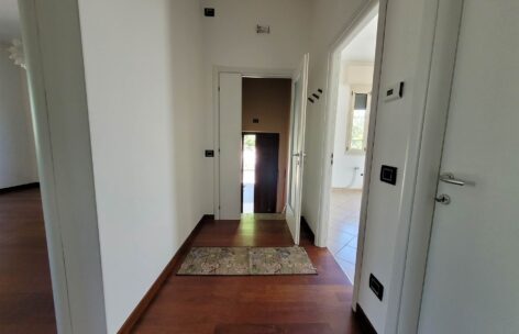 Casa semi indipendente in Vendita a CARDANO AL CAMPO,