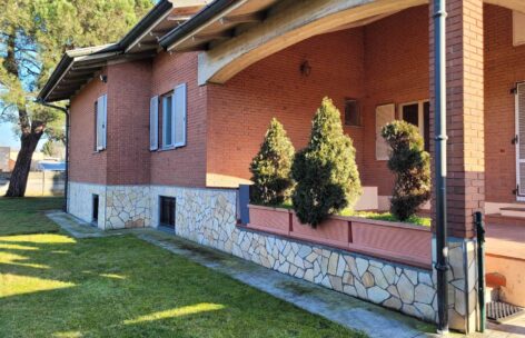 Villa in V a OLGIATE OLONA