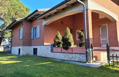 Villa in V a OLGIATE OLONA