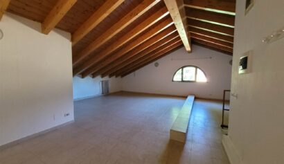 Casa semi indipendente in Vendita a CARDANO AL CAMPO,