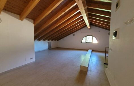 Casa semi indipendente in Vendita a CARDANO AL CAMPO,