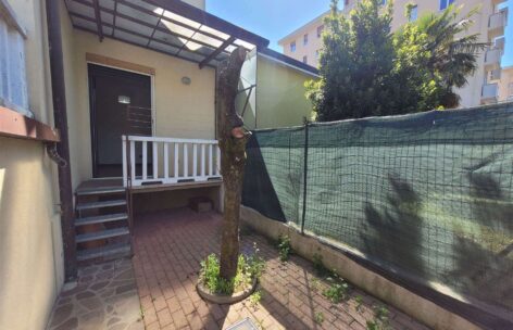 Casa semi indipendente in Vendita a CARDANO AL CAMPO,